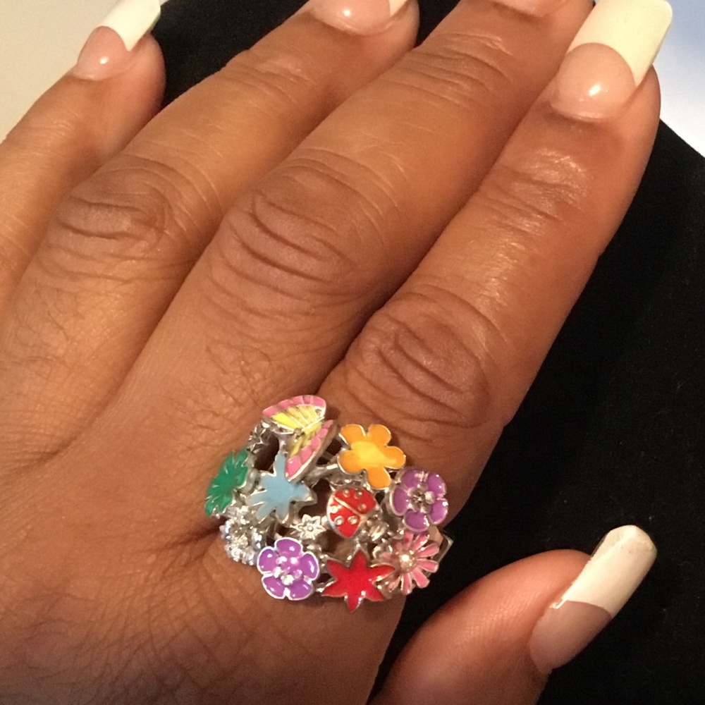 ♥️Fun stretch ring.